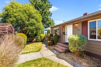 8406 9th Ave SW in Seattle, WA - Building Photo - Building Photo