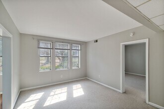 2011 Key Blvd in Arlington, VA - Foto de edificio - Building Photo