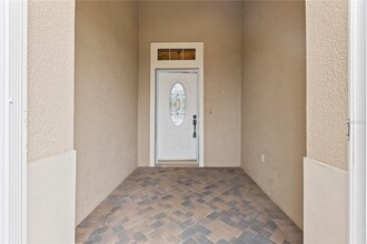 1004 Regal Manor Way in Sun City Center, FL - Building Photo - Building Photo