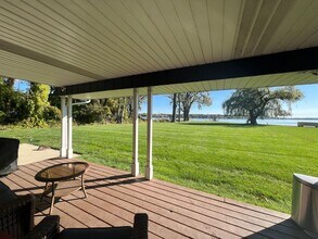 327 Big Bay Dr in Holland, MI - Building Photo - Building Photo