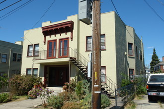 4111 Montgomery St in Oakland, CA - Building Photo - Building Photo