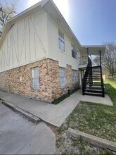 2000 Randle St in Prairie View, TX - Foto de edificio - Building Photo