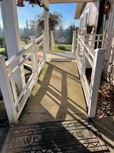 129 126th St E in Tacoma, WA - Foto de edificio - Building Photo