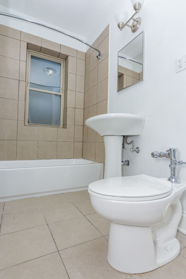 7631 S East End Ave, Unit 1 in Chicago, IL - Foto de edificio - Building Photo