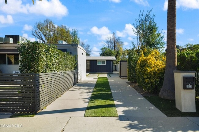 7806 Kentland Ave in Los Angeles, CA - Building Photo - Building Photo