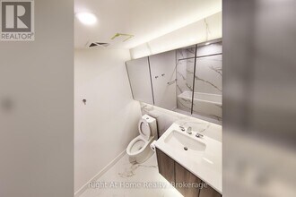 1 Concord Cityplace Wy in Toronto, ON - Building Photo - Building Photo