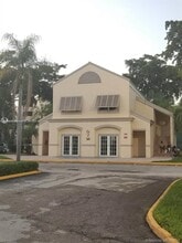8363 Lake Dr in Doral, FL - Building Photo - Building Photo