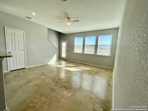 6922 Crestway Rd, Unit 4 in San Antonio, TX - Foto de edificio - Building Photo
