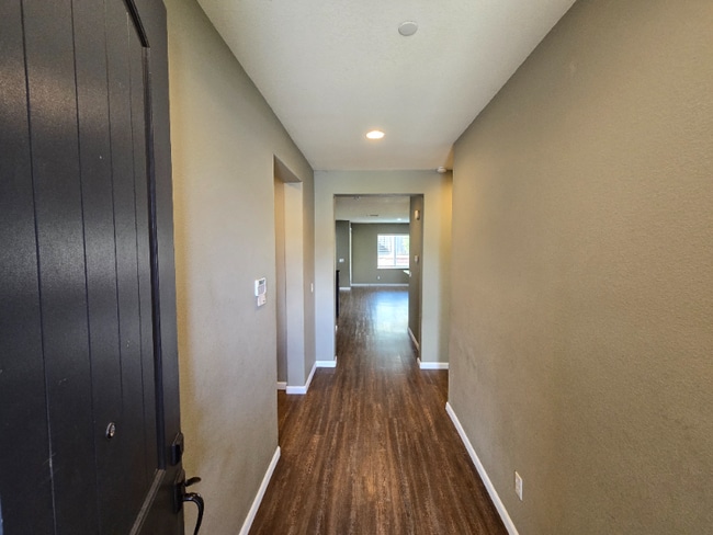 983 Berkshire Ct in Lathrop, CA - Building Photo - Building Photo