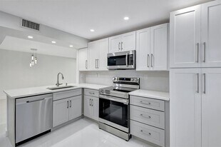 5550 Witney Dr, Unit Lake of delray in Delray Beach, FL - Building Photo