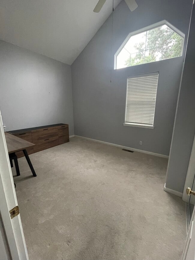 2078 Red Oak Cir in Santa Rosa, CA - Building Photo - Building Photo