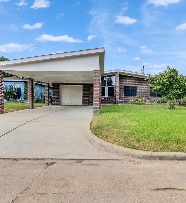 5627 Southbrook Dr in Houston, TX - Building Photo - Building Photo