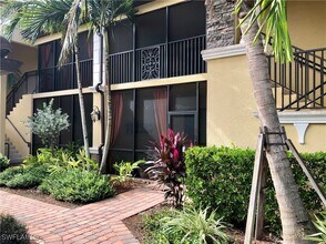 9832 Venezia Cir in Naples, FL - Foto de edificio - Building Photo