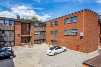 33 Flamborough Dr in Toronto, ON - Building Photo - Building Photo