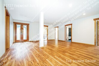 12727 Fremont Ave N in Seattle, WA - Building Photo - Building Photo