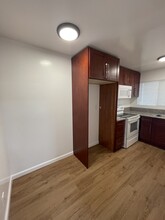 7237 Amigo Ave in Reseda, CA - Building Photo - Building Photo