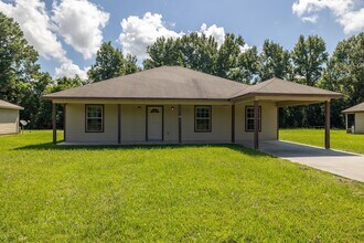 80 County Rd 2269 in Cleveland, TX - Foto de edificio - Building Photo