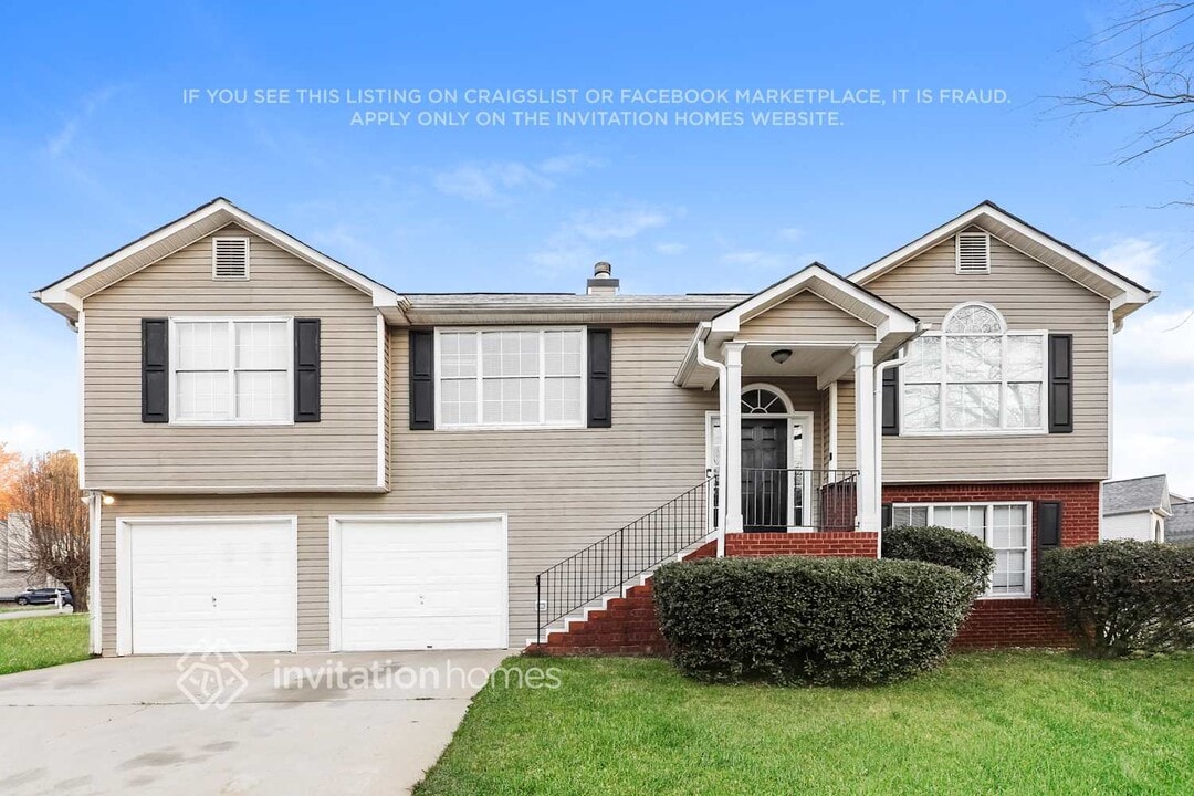 301 Summer Hill Cir in Stockbridge, GA - Building Photo