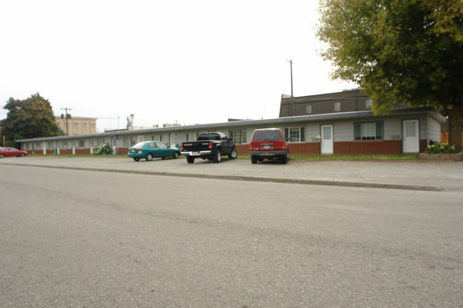 10606 E Main Ave in Spokane, WA - Foto de edificio - Building Photo