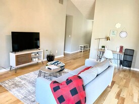 6054 Lights Ferry Rd in Flowery Branch, GA - Building Photo