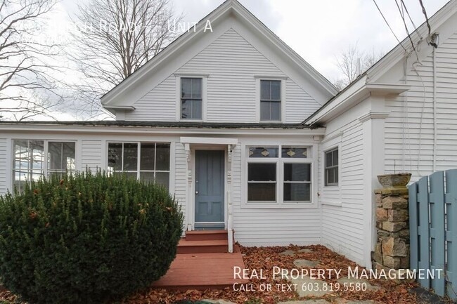 213 Beech Rd in Eliot, ME - Foto de edificio - Building Photo