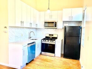 325 Central Ave in Jersey City, NJ - Building Photo - Building Photo