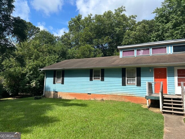 property at 415 Lexington Heights
