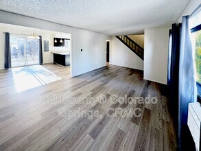 1497 Spring Valley Dr in Colorado Springs, CO - Foto de edificio - Building Photo