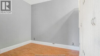333 Chilver Rd in Windsor, ON - Foto de edificio - Building Photo
