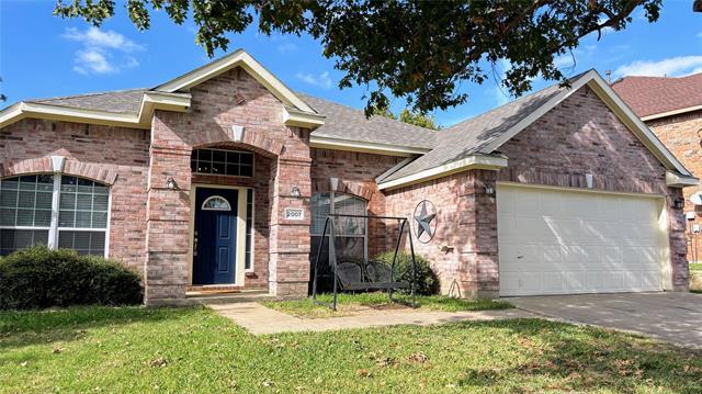 2007 Walnut Hills Ln in Mansfield, TX - Foto de edificio