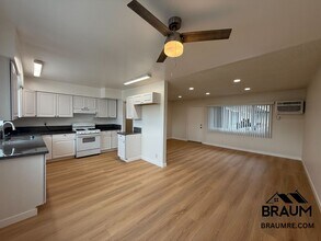 13129 Oxnard St in Los Angeles, CA - Building Photo - Building Photo