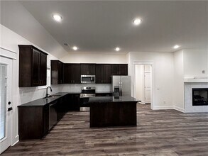 12 Celtic Dr in Bella Vista, AR - Foto de edificio - Building Photo