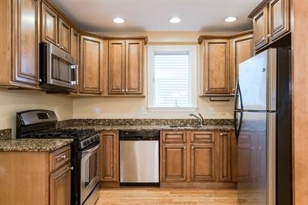 164 Boylston St in Boston, MA - Building Photo