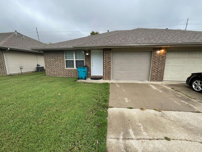 1005 W Edgewood St in Springfield, MO - Building Photo - Building Photo