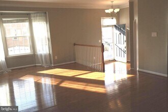 21543 Trowbridge Square in Ashburn, VA - Building Photo - Building Photo