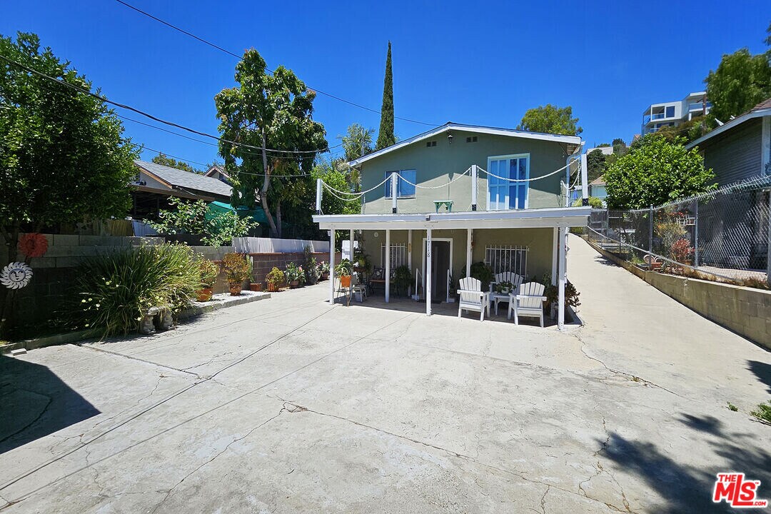1716 Grafton St in Los Angeles, CA - Building Photo