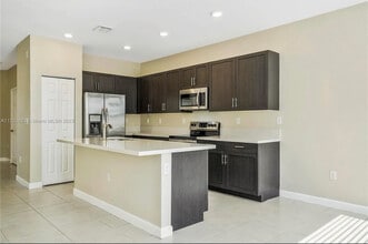 3440 W 110th St in Hialeah, FL - Foto de edificio - Building Photo