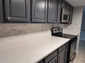 6108 Curry Ford Rd in Orlando, FL - Building Photo - Building Photo