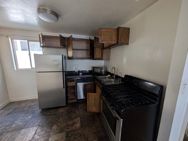 1915 Grace Ave, Unit 3