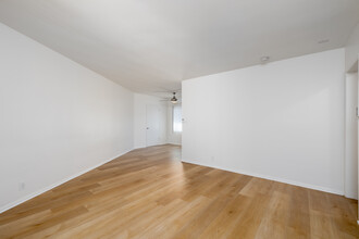 02700AB in Venice, CA - Building Photo - Interior Photo