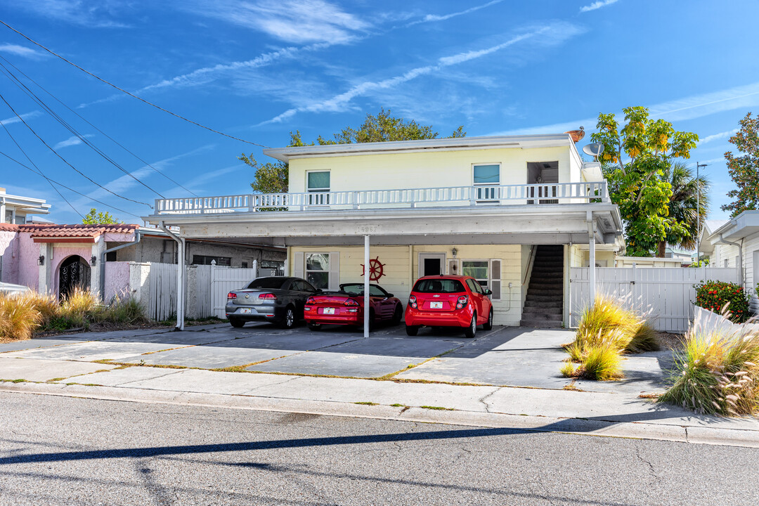 14967 1st St E in Madeira Beach, FL - Building Photo