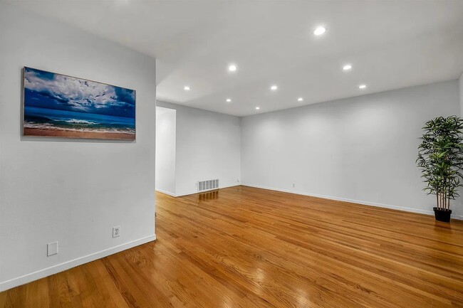 246 Green Heath Pl in Thousand Oaks, CA - Building Photo - Building Photo