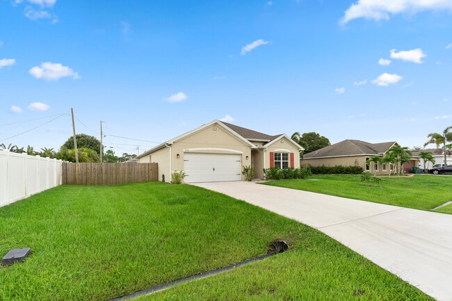 1810 SW Capehart Ave in Port St. Lucie, FL - Building Photo - Building Photo