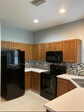 6710 Lake Camden Way in Gibsonton, FL - Building Photo - Building Photo