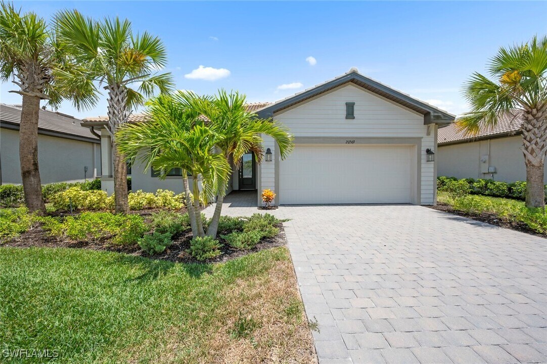 20569 Livery Ct in Estero, FL - Building Photo