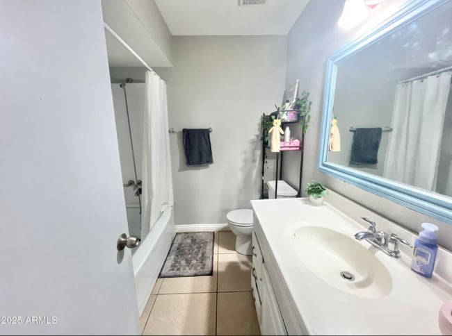 2819 N 48th Ln in Phoenix, AZ - Building Photo - Building Photo