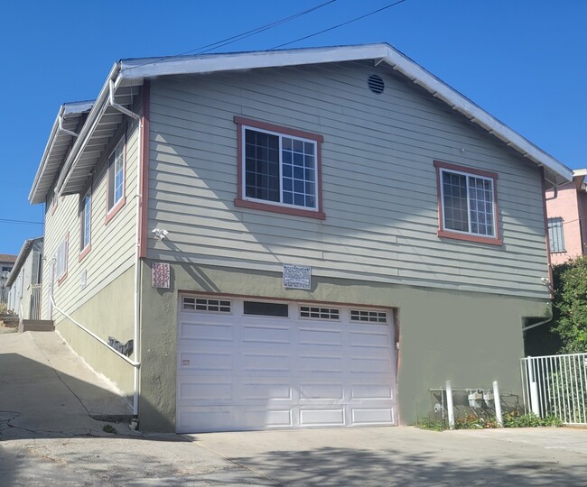 2639 Dobinson St in Los Angeles, CA - Building Photo - Building Photo