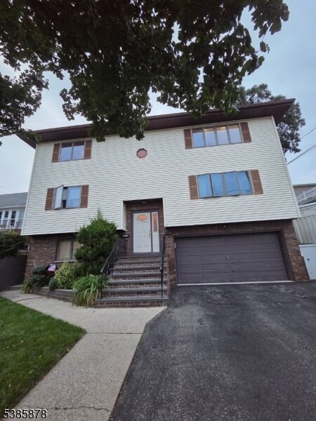 730 5th St in Carlstadt, NJ - Building Photo