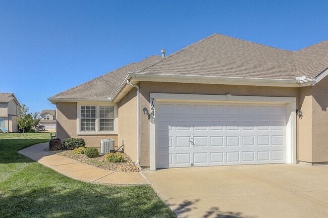 property at 724 S Evergreen St