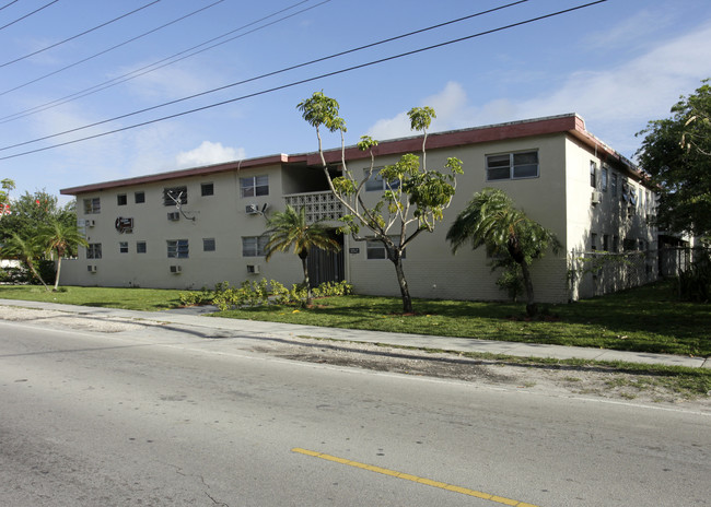 Garden Lane Apartments in North Miami, FL - Foto de edificio - Building Photo